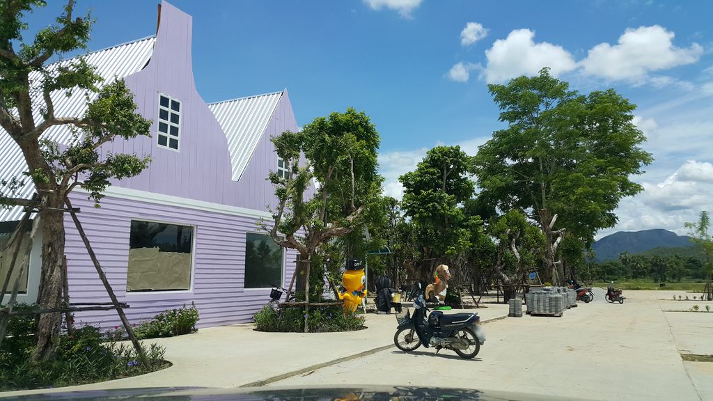 ภาพถนนตรงที่ Oon Valley Farm Stay ตั้งอยู่ ถ่ายโดย jrcarlsen พ.ศ. 2559 (2016) · A street-level view of where Oon Valley Farm Stay stands, by jrcarlsen in 2559 (2016)