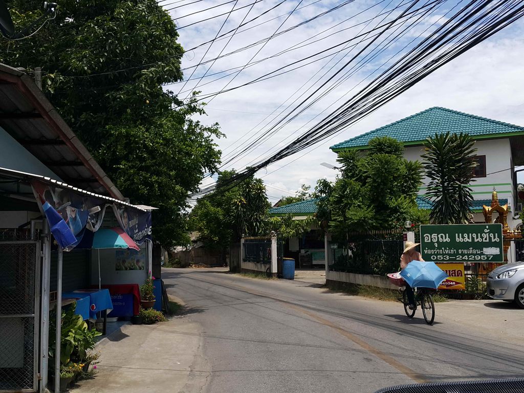 ภาพถนนตรงที่ อรุณแมนชั่น ต้นขาม 2 ตั้งอยู่ ถ่ายโดย jrcarlsen พ.ศ. 2558 (2015) · A street-level view of where อรุณแมนชั่น ต้นขาม 2 · Arunmaenchan Ton Kham 2 stands, by jrcarlsen in 2558 (2015)