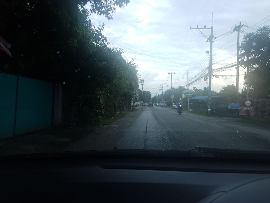 ภาพถนนตรงที่ แซ่บ×2 ตั้งอยู่ ถ่ายโดย ekkarin พ.ศ. 2561 (2018) · A street-level view of where แซ่บ×2 · Saep×2 stands, by ekkarin in 2561 (2018)
