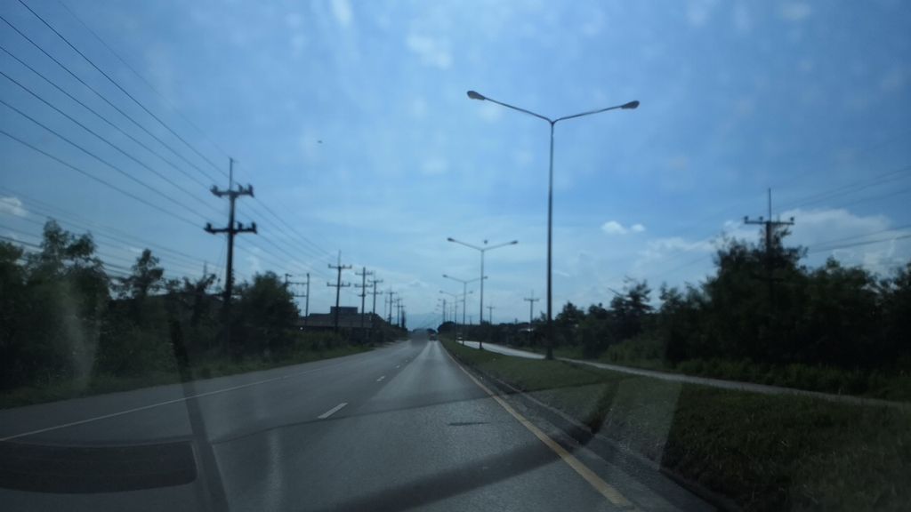 ภาพถนนตรงที่ อู่ รุ่งเรืองยนต์ ตั้งอยู่ ถ่ายโดย charlesano พ.ศ. 2561 (2018) · A street-level view of where อู่ รุ่งเรืองยนต์ · U Rungrueang Yon stands, by charlesano in 2561 (2018)