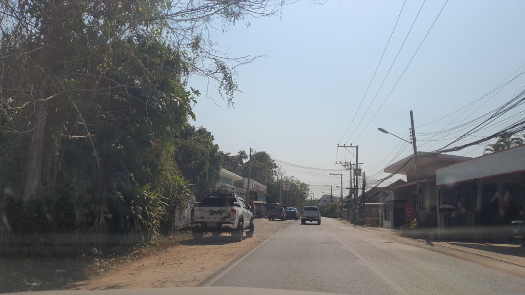 ภาพถนนตรงที่ Boss Event ตั้งอยู่ ถ่ายโดย jrcarlsen พ.ศ. 2566 (2023) · A street-level view of where Boss Event stands, by jrcarlsen in 2566 (2023)