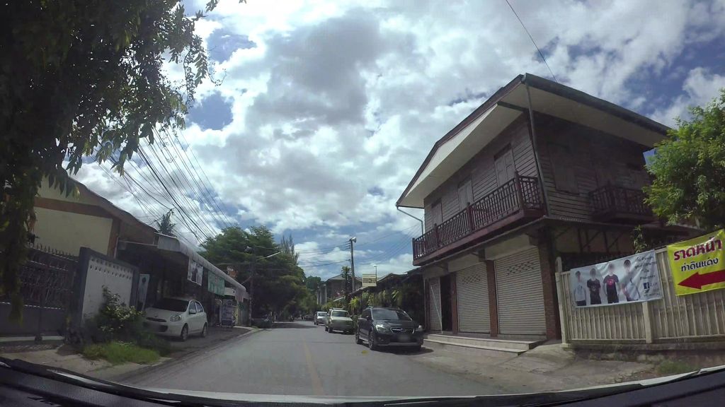 ภาพถนนตรงที่ เชียงใหม่ซ่อมเครื่องเชื่อมอินเวอร์เตอร์ ตั้งอยู่ ถ่ายโดย kaart_3 พ.ศ. 2562 (2019) · A street-level view of where เชียงใหม่ซ่อมเครื่องเชื่อมอินเวอร์เตอร์ · Chiang Mai Som Khrueang Chueam In Woe Toe stands, by kaart_3 in 2562 (2019)