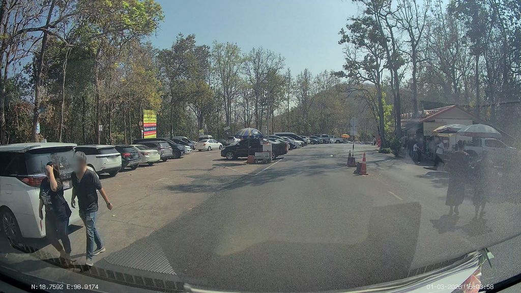 ภาพถนนตรงที่ ชอบ กาแฟสด - ดอยคำ ตั้งอยู่ ถ่ายโดย ThailandCambodia พ.ศ. 2569 (2026) · A street-level view of where ชอบ กาแฟสด - ดอยคำ · Chop Kafaetda - Doi Kham stands, by ThailandCambodia in 2569 (2026)