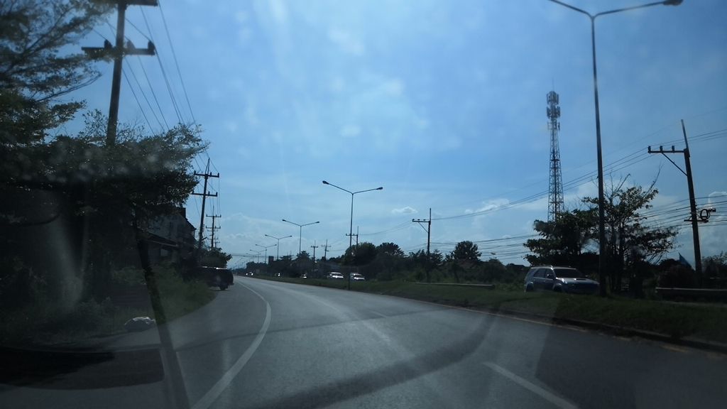 ภาพถนนตรงที่ ice coffee ตั้งอยู่ ถ่ายโดย charlesano พ.ศ. 2561 (2018) · A street-level view of where ice coffee stands, by charlesano in 2561 (2018)