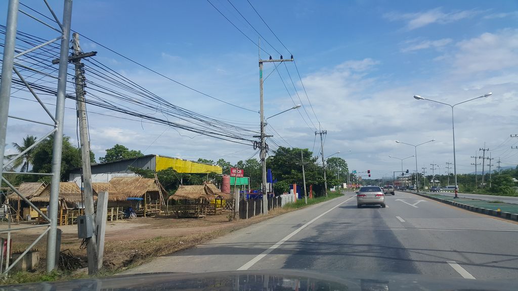 ภาพถนนตรงที่ GoD bar ตั้งอยู่ ถ่ายโดย jrcarlsen พ.ศ. 2560 (2017) · A street-level view of where GoD bar stands, by jrcarlsen in 2560 (2017)