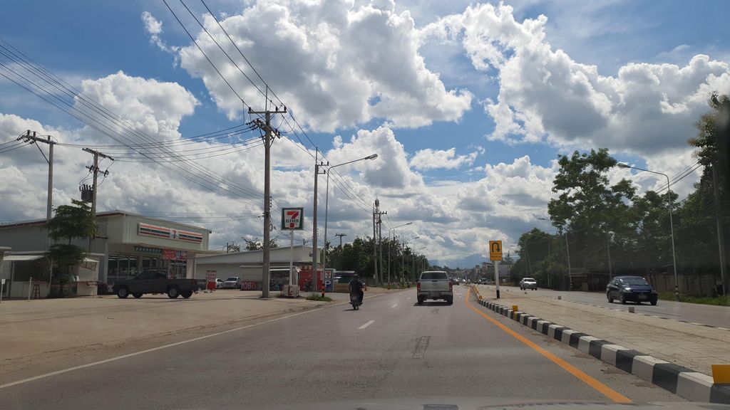 ภาพถนนตรงที่ Lamooncha - ละมุนชา ตั้งอยู่ ถ่ายโดย jrcarlsen พ.ศ. 2564 (2021) · A street-level view of where Lamooncha - ละมุนชา stands, by jrcarlsen in 2564 (2021)