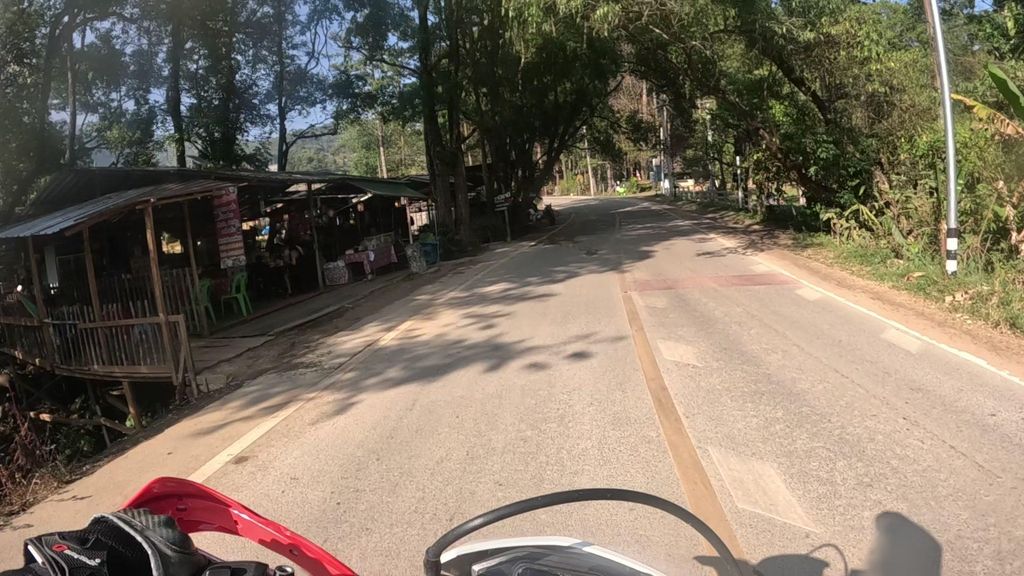 ภาพถนนตรงที่ บริ้งค์&ไบรท์ คาเฟ่ ตั้งอยู่ ถ่ายโดย julcnx พ.ศ. 2567 (2024) · A street-level view of where บริ้งค์&ไบรท์ คาเฟ่ · Bring&baira Café stands, by julcnx in 2567 (2024)