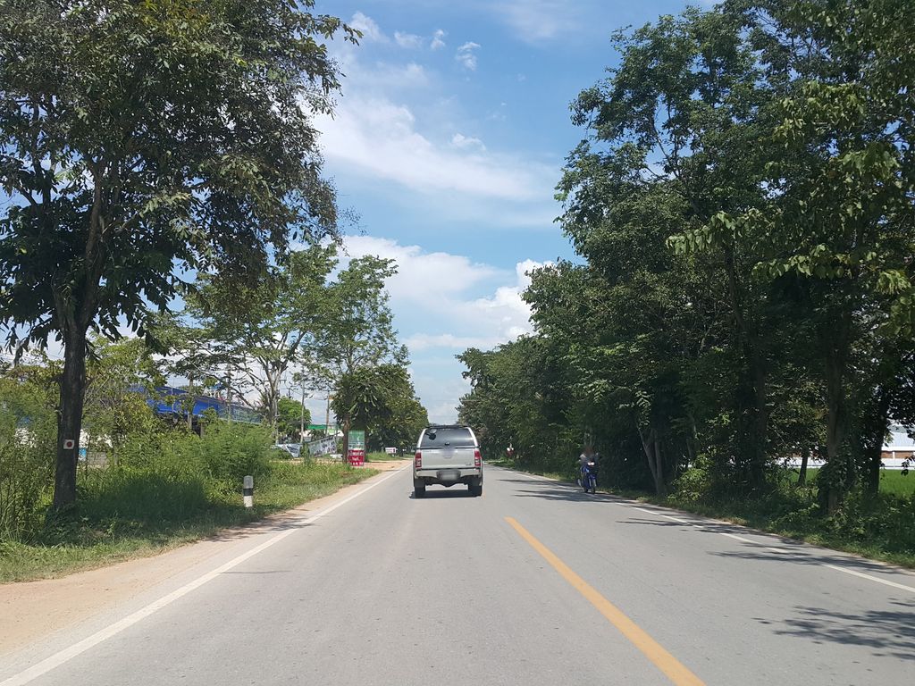 ภาพถนนตรงที่ เอมยิ่งเจริญ ตั้งอยู่ ถ่ายโดย jrcarlsen พ.ศ. 2558 (2015) · A street-level view of where เอมยิ่งเจริญ · Emyingcherin stands, by jrcarlsen in 2558 (2015)