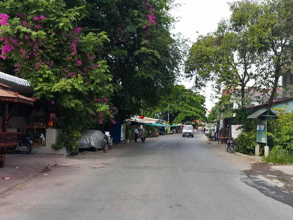 ภาพถนนตรงที่ O2 Gym KPD ตั้งอยู่ ถ่ายโดย jrcarlsen พ.ศ. 2558 (2015) · A street-level view of where O2 Gym KPD stands, by jrcarlsen in 2558 (2015)
