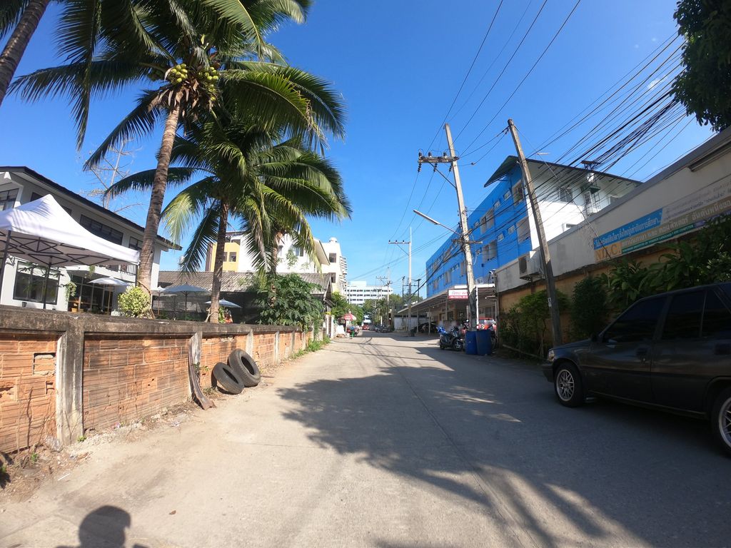 ภาพถนนตรงที่ Namdumnamsai ตั้งอยู่ ถ่ายโดย chanuwath_grab พ.ศ. 2562 (2019) · A street-level view of where Namdumnamsai stands, by chanuwath_grab in 2562 (2019)