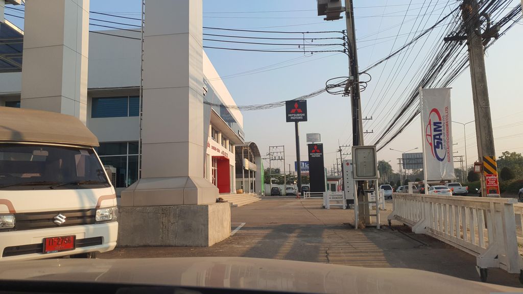 ภาพถนนตรงที่ บริษัท ซูซูกิ ออโต้ เชียงใหม่ - หางดง Suzuki Auto Chiang Mai - Hang Dong ตั้งอยู่ ถ่ายโดย jrcarlsen พ.ศ. 2566 (2023) · A street-level view of where บริษัท ซูซูกิ ออโต้ เชียงใหม่ - หางดง Suzuki Auto Chiang Mai - Hang Dong stands, by jrcarlsen in 2566 (2023)