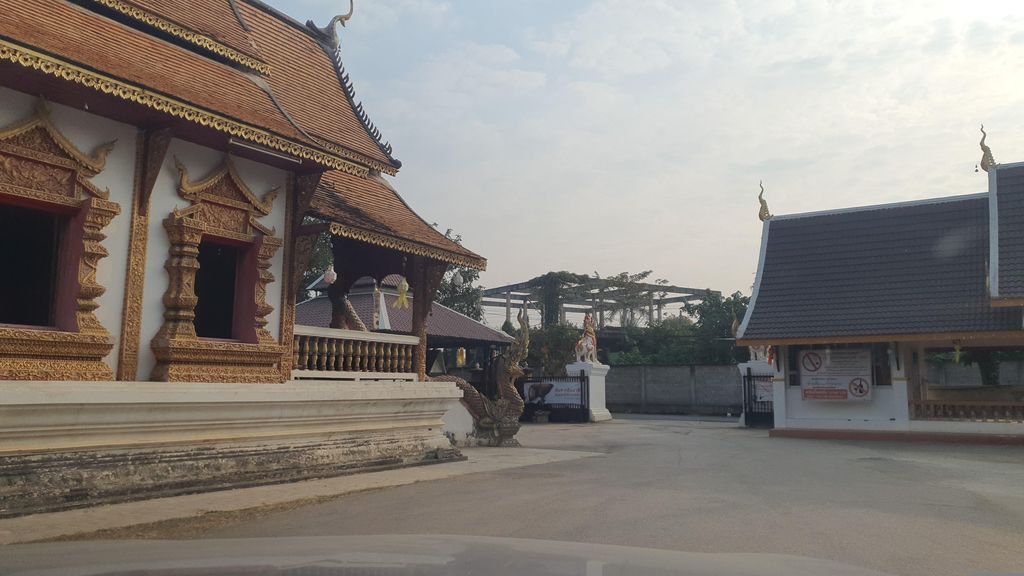 ภาพถนนตรงที่ รักดรุณเนิสเซอรี่ ตั้งอยู่ ถ่ายโดย jrcarlsen พ.ศ. 2566 (2023) · A street-level view of where รักดรุณเนิสเซอรี่ · Rak Drun Nursery stands, by jrcarlsen in 2566 (2023)