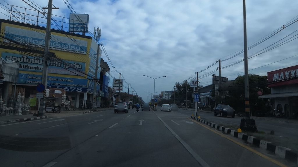 ภาพถนนตรงที่ SteakSiam ตั้งอยู่ ถ่ายโดย charlesano พ.ศ. 2561 (2018) · A street-level view of where SteakSiam stands, by charlesano in 2561 (2018)