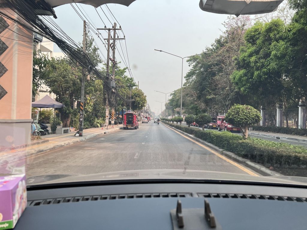 ภาพถนนตรงที่ ร้านตัดผม เกศากรณ์ สาขา3 ตั้งอยู่ ถ่ายโดย lin_wang พ.ศ. 2567 (2024) · A street-level view of where ร้านตัดผม เกศากรณ์ สาขา3 · Kesa Kon Sakha3 Barber stands, by lin_wang in 2567 (2024)