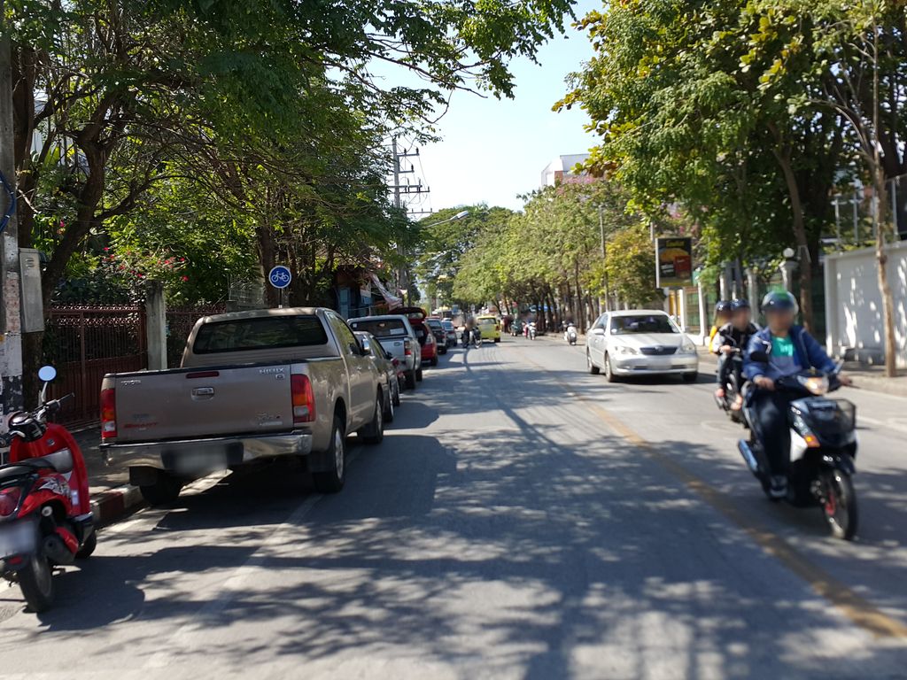 ภาพถนนตรงที่ MrNick Tattoo ตั้งอยู่ ถ่ายโดย jrcarlsen พ.ศ. 2558 (2015) · A street-level view of where MrNick Tattoo stands, by jrcarlsen in 2558 (2015)