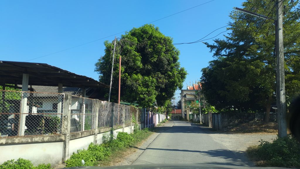 ภาพถนนตรงที่ Max Service ตั้งอยู่ ถ่ายโดย jrcarlsen พ.ศ. 2562 (2019) · A street-level view of where Max Service stands, by jrcarlsen in 2562 (2019)