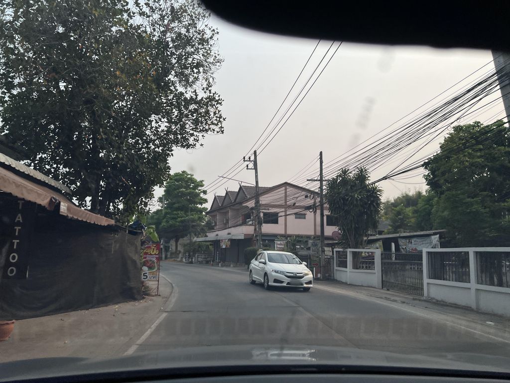 ภาพถนนตรงที่ The Granary Resort ตั้งอยู่ ถ่ายโดย lin_wang พ.ศ. 2567 (2024) · A street-level view of where The Granary Resort stands, by lin_wang in 2567 (2024)