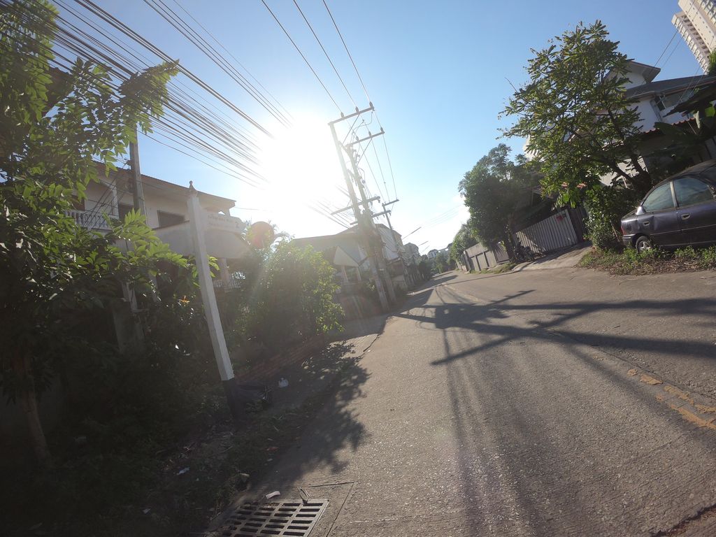 ภาพถนนตรงที่ ทักว่า タクワ Coffee Stand ตั้งอยู่ ถ่ายโดย chanuwath_grab พ.ศ. 2562 (2019) · A street-level view of where ทักว่า タクワ Coffee Stand stands, by chanuwath_grab in 2562 (2019)