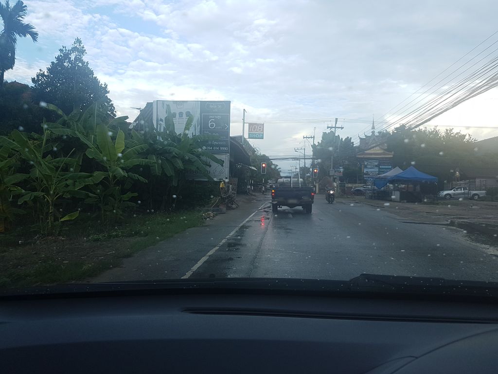 ภาพถนนตรงที่ Hot six ตั้งอยู่ ถ่ายโดย ekkarin พ.ศ. 2561 (2018) · A street-level view of where Hot six stands, by ekkarin in 2561 (2018)