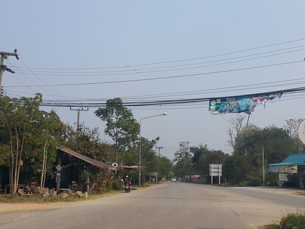 ภาพถนนตรงที่ บ้านเขาชมดาวkhaochomdao-เชียงดาว ตั้งอยู่ ถ่ายโดย jrcarlsen พ.ศ. 2559 (2016) · A street-level view of where บ้านเขาชมดาวkhaochomdao-เชียงดาว stands, by jrcarlsen in 2559 (2016)