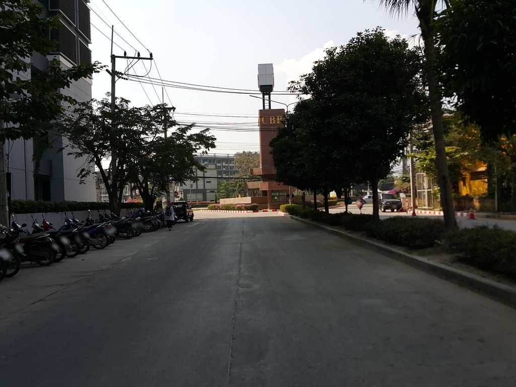 ภาพถนนตรงที่ Benelli Keeway เชียงใหม่ ตั้งอยู่ ถ่ายโดย jrcarlsen พ.ศ. 2558 (2015) · A street-level view of where Benelli Keeway เชียงใหม่ stands, by jrcarlsen in 2558 (2015)
