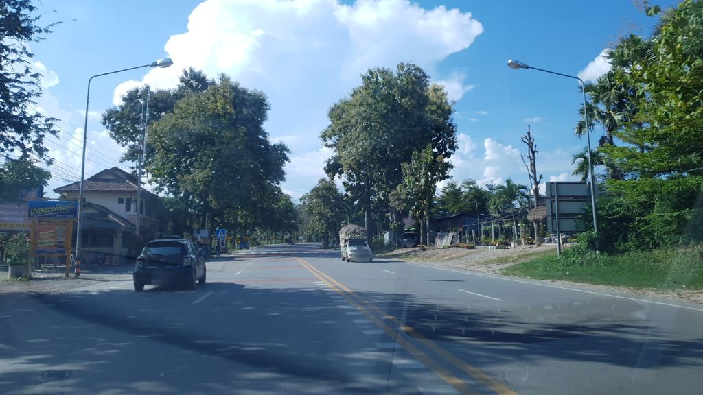 ภาพถนนตรงที่ หมูอินเตอร์ สาขาจอมทอง ตั้งอยู่ ถ่ายโดย silamanee พ.ศ. 2561 (2018) · A street-level view of where หมูอินเตอร์ สาขาจอมทอง · Muintoe Sakha Chom Thong stands, by silamanee in 2561 (2018)