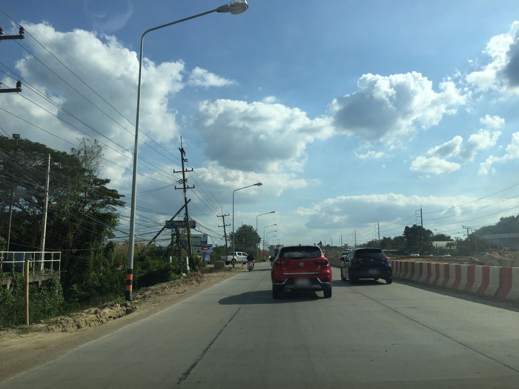 ภาพถนนตรงที่ อลิอันซ์ อยุธยา ประกันชีวิต สำนักงานตัวแทน สี่แยกสารภี โดย คุณรุจิราภา พงค์จินะ ตั้งอยู่ ถ่ายโดย kyoko พ.ศ. 2561 (2018) · A street-level view of where อลิอันซ์ อยุธยา ประกันชีวิต สำนักงานตัวแทน สี่แยกสารภี โดย คุณรุจิราภา พงค์จินะ · Allianz Yutya Prakanchiwit Samnakngan Tuathaen Siyaeksanphi Doi Khunruchirapha Phongchina stands, by kyoko in 2561 (2018)