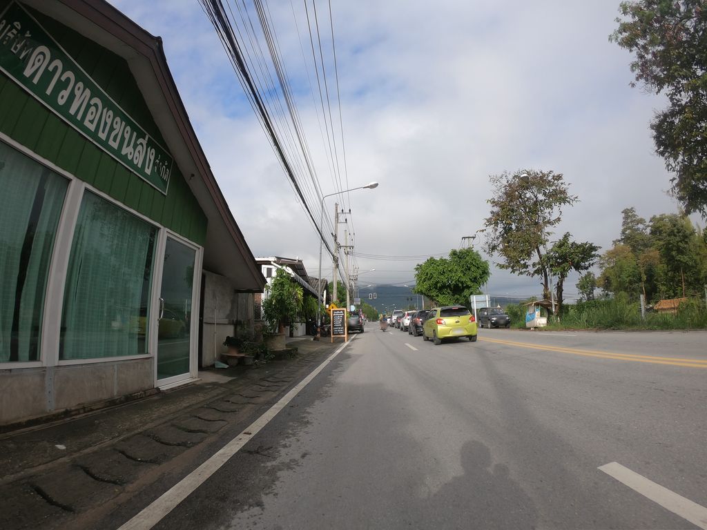 ภาพถนนตรงที่ อีสานม่วนซื่นby.Tik ตั้งอยู่ ถ่ายโดย chanuwath_grab พ.ศ. 2562 (2019) · A street-level view of where อีสานม่วนซื่นby.Tik stands, by chanuwath_grab in 2562 (2019)