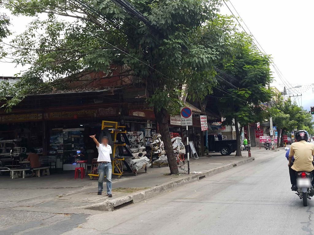 ภาพถนนตรงที่ อันยองกริล สาขาสถานีรถไฟ 안녕 그릴 ตั้งอยู่ ถ่ายโดย jrcarlsen พ.ศ. 2558 (2015) · A street-level view of where อันยองกริล สาขาสถานีรถไฟ 안녕 그릴 · Anyongkrin Sakha Sathani Rotfai 안녕 그릴 stands, by jrcarlsen in 2558 (2015)