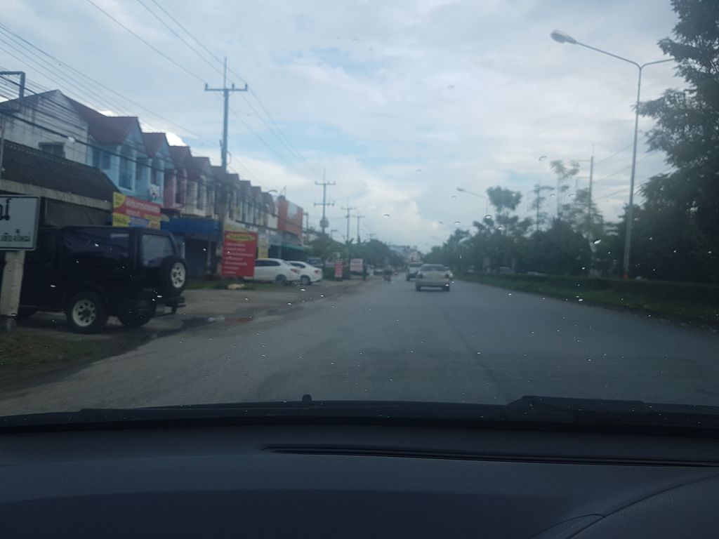 ภาพถนนตรงที่ Nes Nail Art Maejo ตั้งอยู่ ถ่ายโดย ekkarin พ.ศ. 2561 (2018) · A street-level view of where Nes Nail Art Maejo stands, by ekkarin in 2561 (2018)