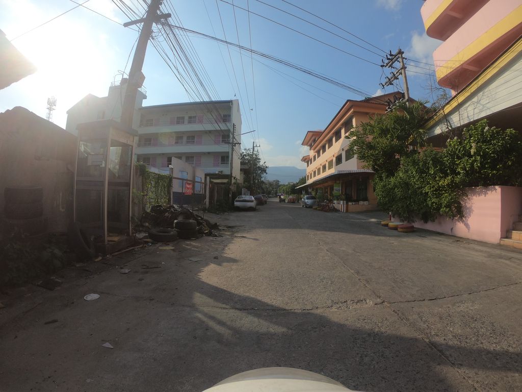 ภาพถนนตรงที่ บุณภาวัต อพาร์ทเม้นท์ ตั้งอยู่ ถ่ายโดย chanuwath_grab พ.ศ. 2562 (2019) · A street-level view of where บุณภาวัต อพาร์ทเม้นท์ · Bunphaota Apartment stands, by chanuwath_grab in 2562 (2019)