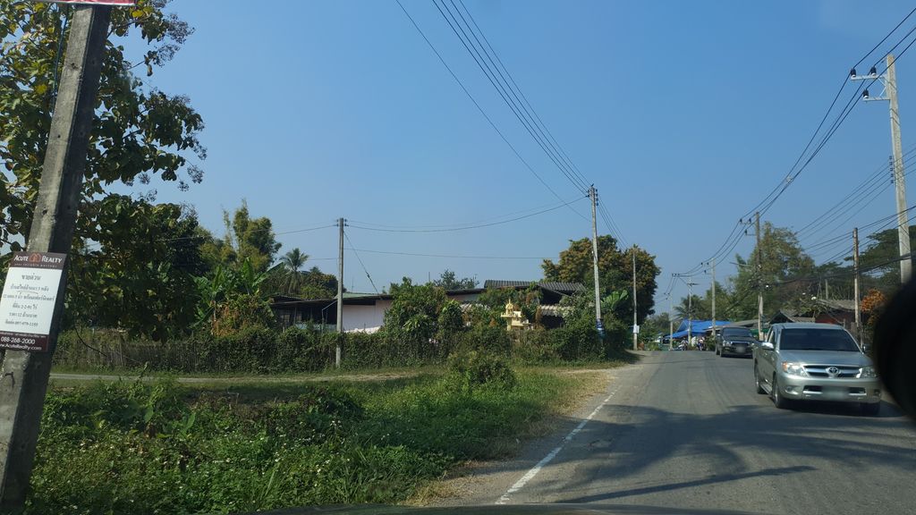 ภาพถนนตรงที่ เสน่ห์ริมออน ตั้งอยู่ ถ่ายโดย jrcarlsen พ.ศ. 2563 (2020) · A street-level view of where เสน่ห์ริมออน · Senrimon stands, by jrcarlsen in 2563 (2020)