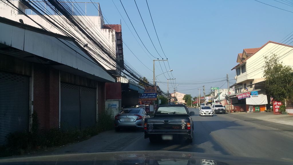ภาพถนนตรงที่ HOP Chafe ตั้งอยู่ ถ่ายโดย jrcarlsen พ.ศ. 2561 (2018) · A street-level view of where HOP Chafe stands, by jrcarlsen in 2561 (2018)