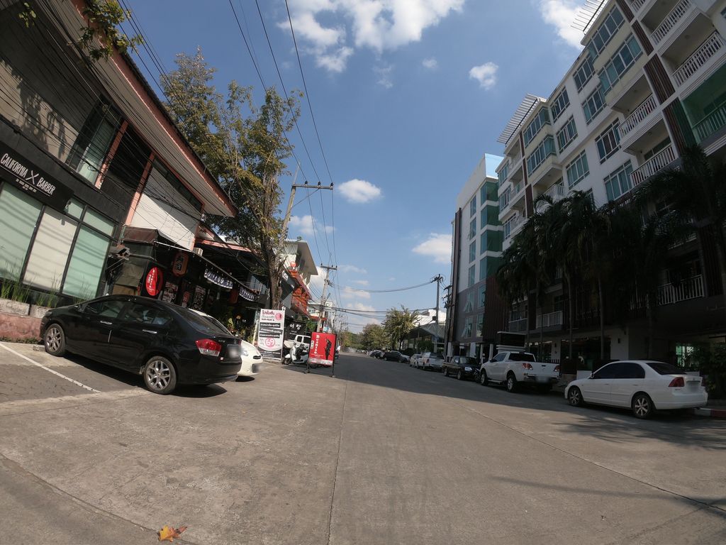 ภาพถนนตรงที่ Bushido69IZAKAYA ตั้งอยู่ ถ่ายโดย chanuwath_grab พ.ศ. 2562 (2019) · A street-level view of where Bushido69IZAKAYA stands, by chanuwath_grab in 2562 (2019)