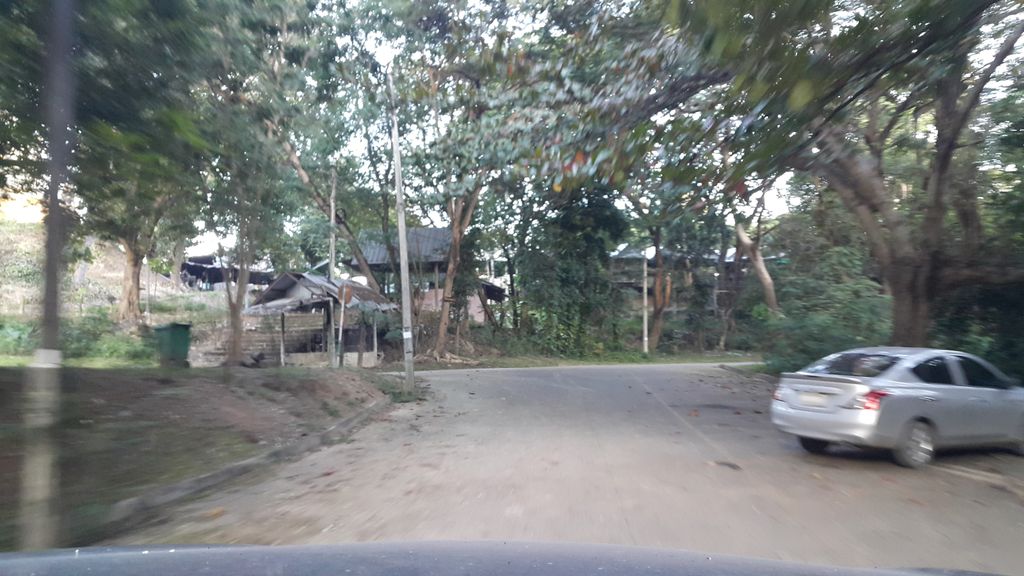 ภาพถนนตรงที่ ร้านคนเหนือ ตั้งอยู่ ถ่ายโดย jrcarlsen พ.ศ. 2559 (2016) · A street-level view of where ร้านคนเหนือ · Ran Khon Nuea stands, by jrcarlsen in 2559 (2016)