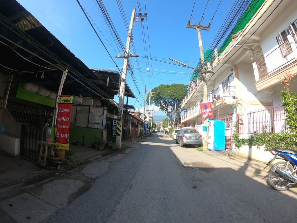 ภาพถนนตรงที่ อุดม Coffee ตั้งอยู่ ถ่ายโดย chanuwath_grab พ.ศ. 2562 (2019) · A street-level view of where อุดม Coffee stands, by chanuwath_grab in 2562 (2019)