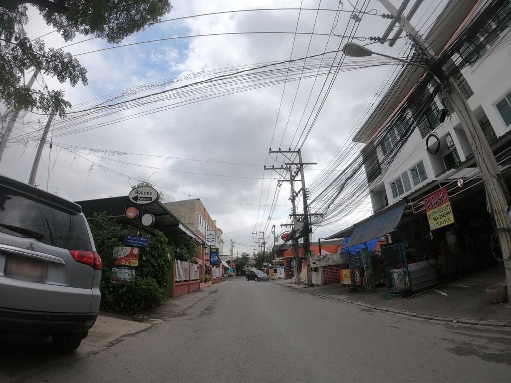 ภาพถนนตรงที่ ร้านทำเล็บต่อขนตา Fantasy nail island ตั้งอยู่ ถ่ายโดย chanuwath_grab พ.ศ. 2562 (2019) · A street-level view of where ร้านทำเล็บต่อขนตา Fantasy nail island stands, by chanuwath_grab in 2562 (2019)