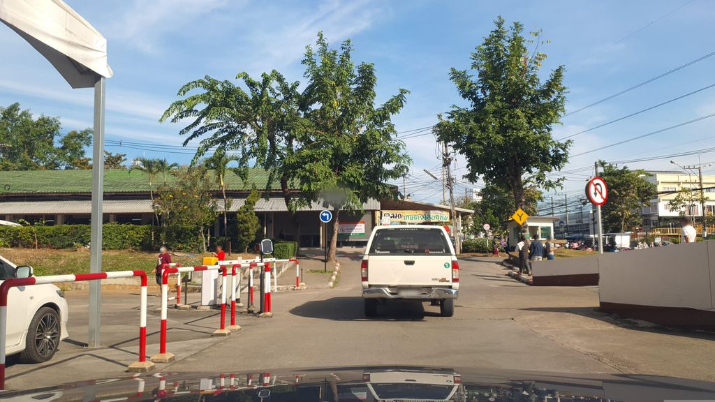 ภาพถนนตรงที่ กาแฟโบราณkaekatoon ตั้งอยู่ ถ่ายโดย jrcarlsen พ.ศ. 2565 (2022) · A street-level view of where กาแฟโบราณkaekatoon stands, by jrcarlsen in 2565 (2022)