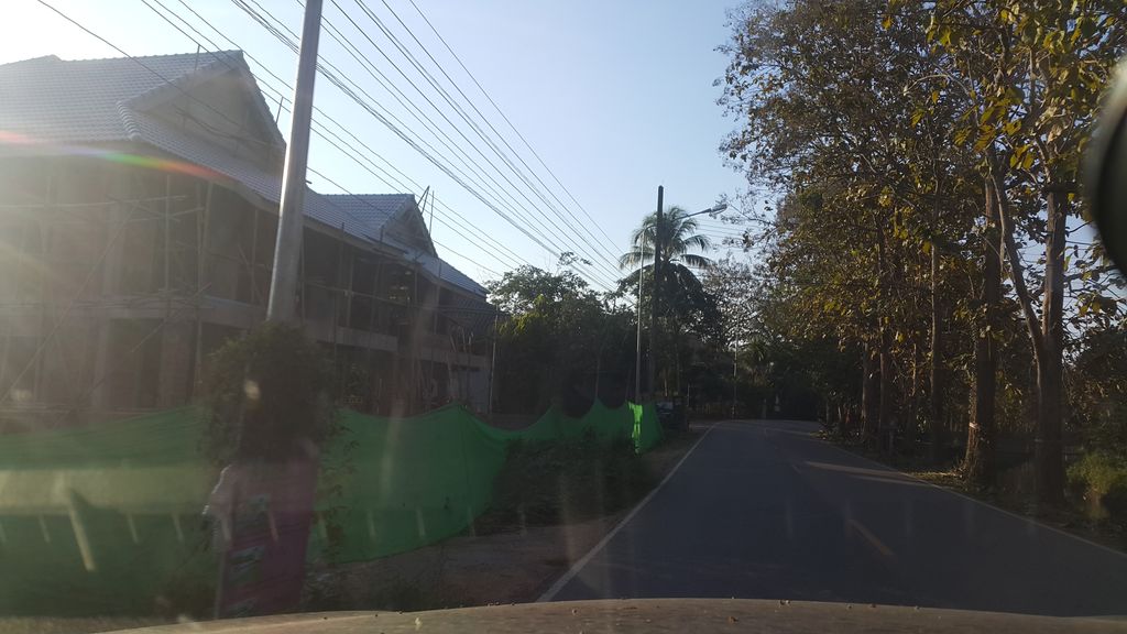 ภาพถนนตรงที่ Gavin's House ตั้งอยู่ ถ่ายโดย jrcarlsen พ.ศ. 2562 (2019) · A street-level view of where Gavin's House stands, by jrcarlsen in 2562 (2019)