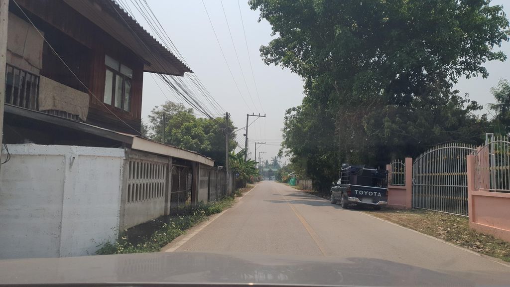 ภาพถนนตรงที่ ร้านกุ๊ดวิว_เชียงใหม่ ตั้งอยู่ ถ่ายโดย jrcarlsen พ.ศ. 2566 (2023) · A street-level view of where ร้านกุ๊ดวิว_เชียงใหม่ · Ran Kut View_Chiang Mai stands, by jrcarlsen in 2566 (2023)