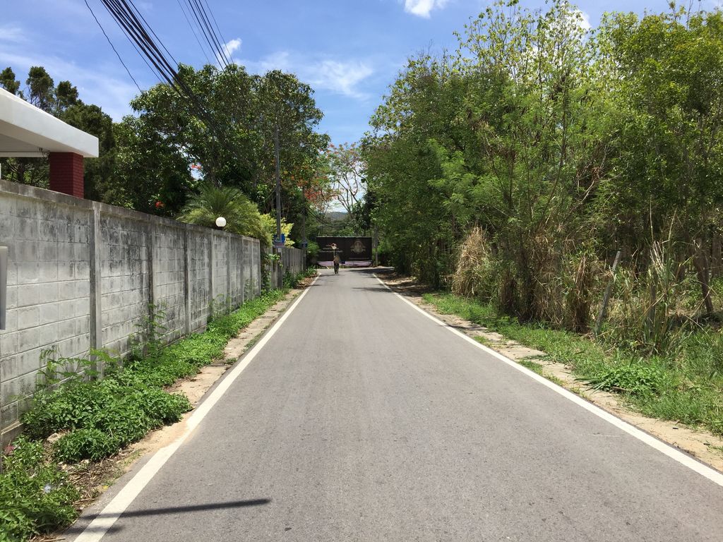 ภาพถนนตรงที่ I AM RAMEN ตั้งอยู่ ถ่ายโดย alvinsj พ.ศ. 2560 (2017) · A street-level view of where I AM RAMEN stands, by alvinsj in 2560 (2017)