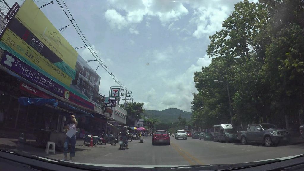 ภาพถนนตรงที่ Baan Rommai บ้านร่มไม้ ตั้งอยู่ ถ่ายโดย kaart_3 พ.ศ. 2562 (2019) · A street-level view of where Baan Rommai บ้านร่มไม้ stands, by kaart_3 in 2562 (2019)