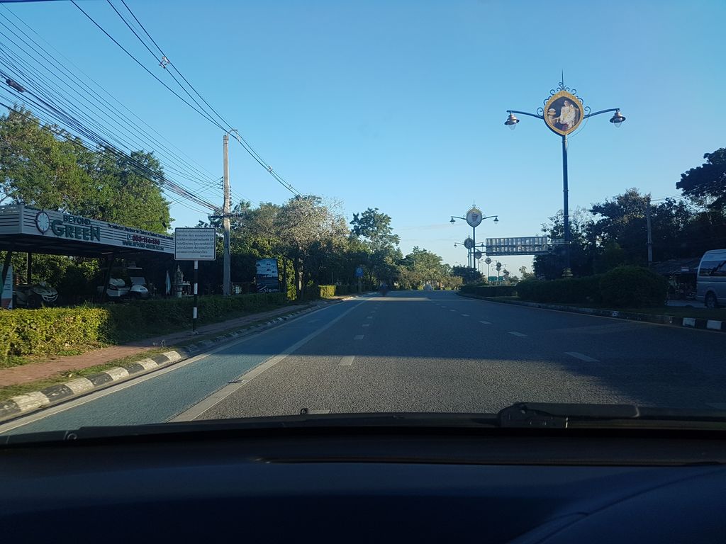 ภาพถนนตรงที่ Rox Coffee Craft ตั้งอยู่ ถ่ายโดย ekkarin พ.ศ. 2561 (2018) · A street-level view of where Rox Coffee Craft stands, by ekkarin in 2561 (2018)