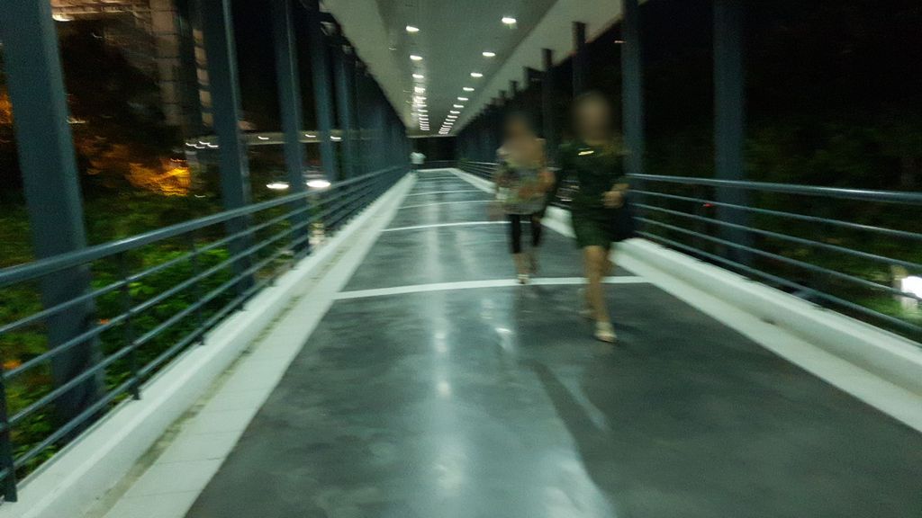 ภาพถนนตรงที่ Suandok Skywalk ตั้งอยู่ ถ่ายโดย silamanee พ.ศ. 2561 (2018) · A street-level view of where Suandok Skywalk stands, by silamanee in 2561 (2018)