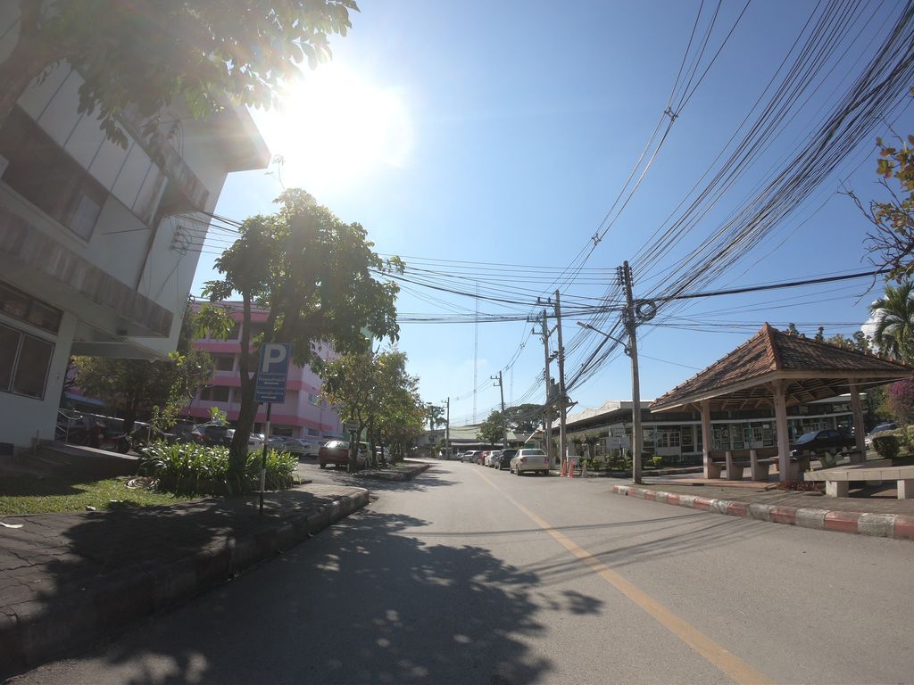 ภาพถนนตรงที่ HPC1 Chiangmai Fitness Club ตั้งอยู่ ถ่ายโดย chanuwath_grab พ.ศ. 2562 (2019) · A street-level view of where HPC1 Chiangmai Fitness Club stands, by chanuwath_grab in 2562 (2019)