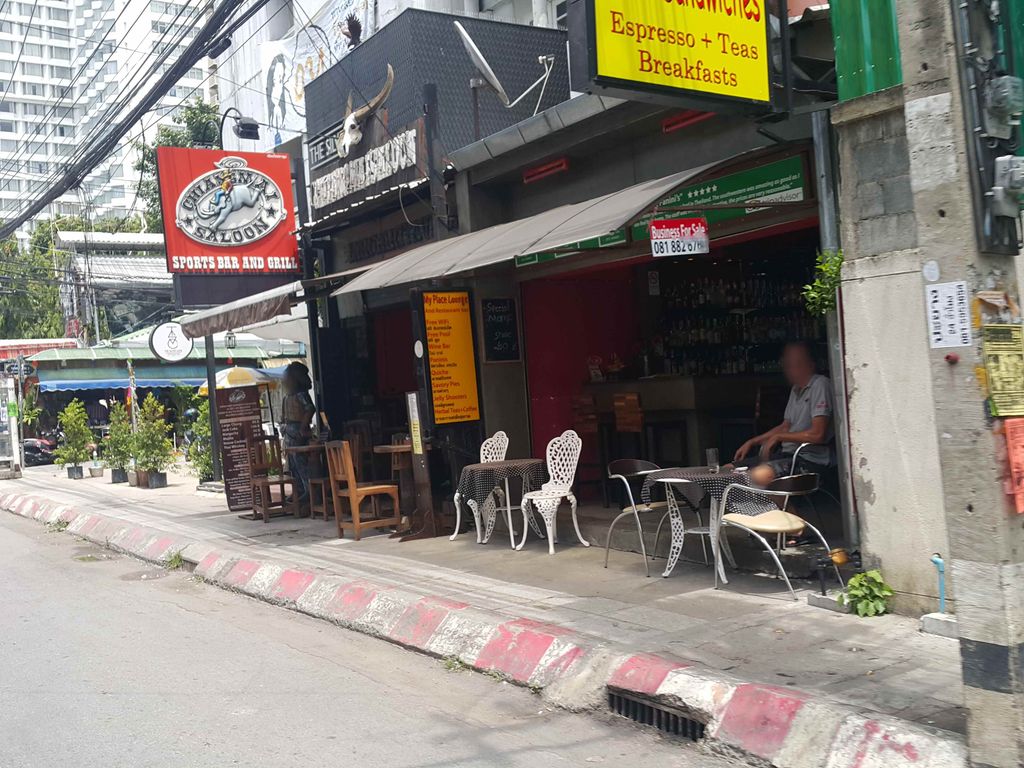 ภาพถนนตรงที่ Goodnight Rhyme Hostel ตั้งอยู่ ถ่ายโดย jrcarlsen พ.ศ. 2558 (2015) · A street-level view of where Goodnight Rhyme Hostel stands, by jrcarlsen in 2558 (2015)