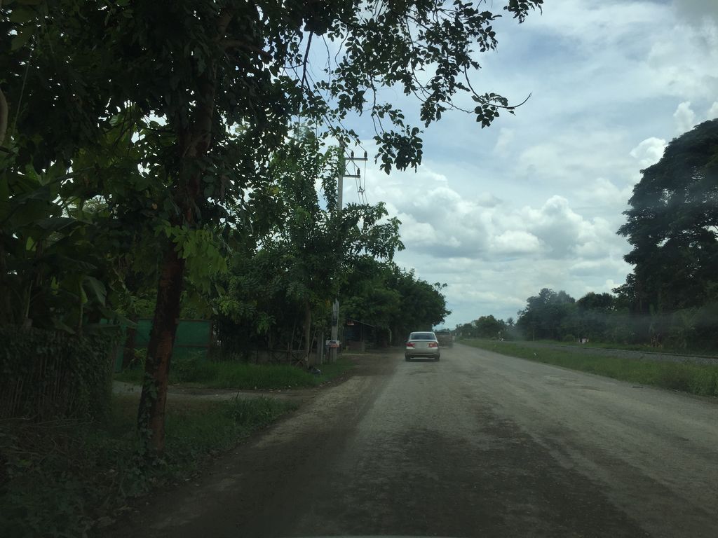 ภาพถนนตรงที่ ขนมจีนน้ำเงี้ยว ตั้งอยู่ ถ่ายโดย kyoko พ.ศ. 2561 (2018) · A street-level view of where ขนมจีนน้ำเงี้ยว · Khanomchin Nam Ngiao stands, by kyoko in 2561 (2018)