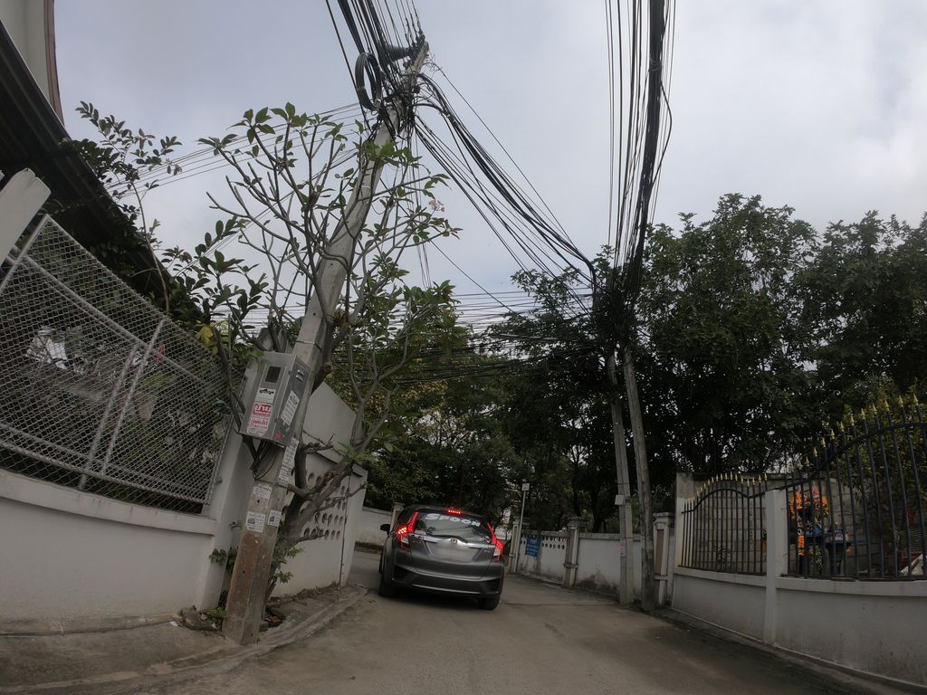 ภาพถนนตรงที่ SPP Apartment and Fair Fair Cafe ตั้งอยู่ ถ่ายโดย chanuwath_grab พ.ศ. 2562 (2019) · A street-level view of where SPP Apartment and Fair Fair Cafe stands, by chanuwath_grab in 2562 (2019)