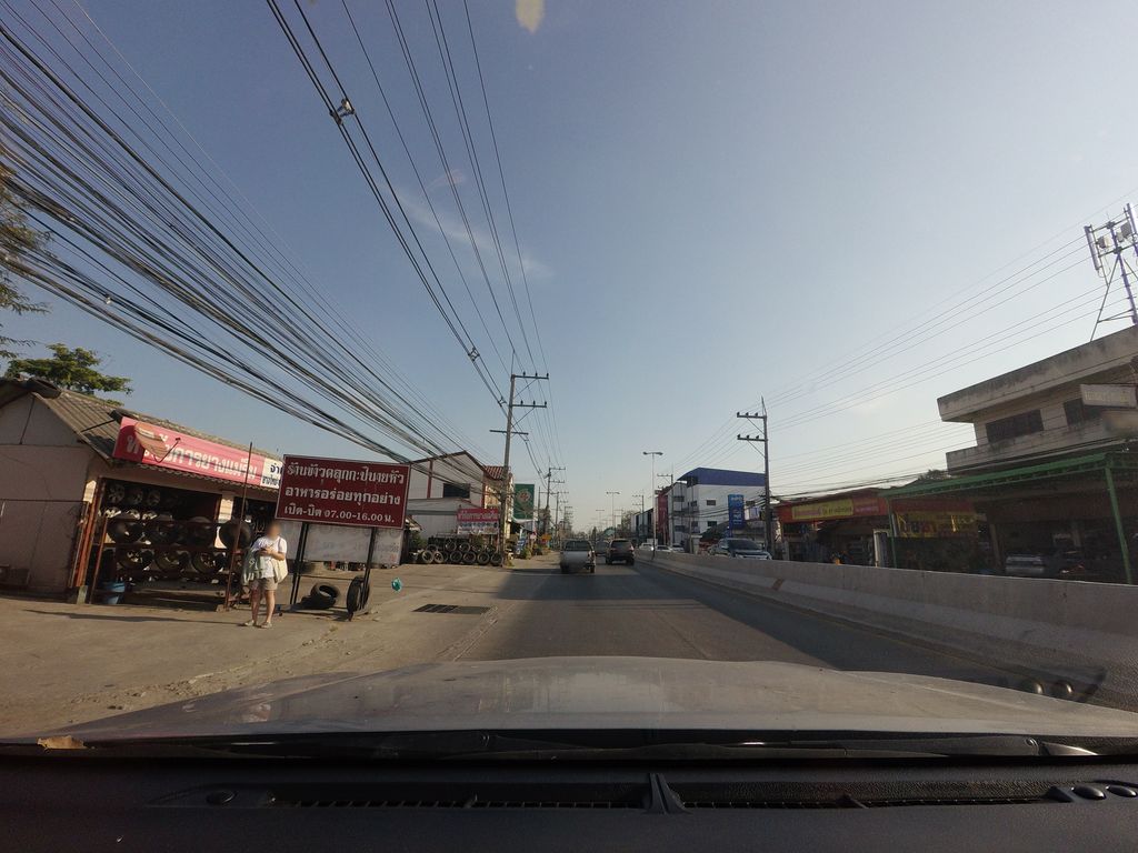 ภาพถนนตรงที่ ร้านเกษตรมั่งมี ขายปุ๋ย ยา ฮอร์โมน อุปกรณ์เกษตร ตั้งอยู่ ถ่ายโดย mishari พ.ศ. 2564 (2021) · A street-level view of where ร้านเกษตรมั่งมี ขายปุ๋ย ยา ฮอร์โมน อุปกรณ์เกษตร · Ran Kaset Mangmi Khaipui Ya Homon Upkraketta stands, by mishari in 2564 (2021)