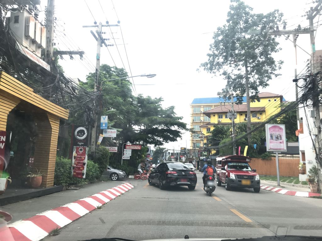 ภาพถนนตรงที่ Jidubang Market Chiang Mai 한국식품마켓 치앙마이 ตั้งอยู่ ถ่ายโดย prasert พ.ศ. 2561 (2018) · A street-level view of where Jidubang Market Chiang Mai 한국식품마켓 치앙마이 stands, by prasert in 2561 (2018)